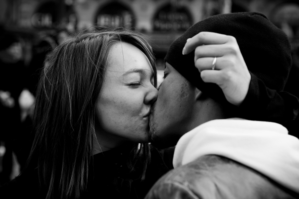 « Les couples mixtes vous souhaitent une joyeuse Saint-Valentin M. Besson ! », pouvait-on lire lors du rassemblement à l'initiative de SOS Racisme pour la Saint-Valentin 2010, place Saint Michel à Paris.